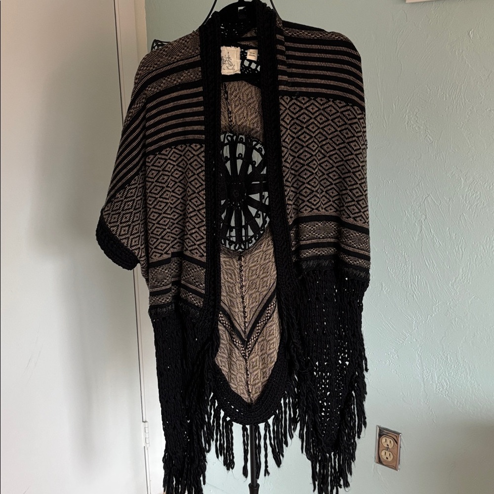 Angel Of The North Black and Cream sweater